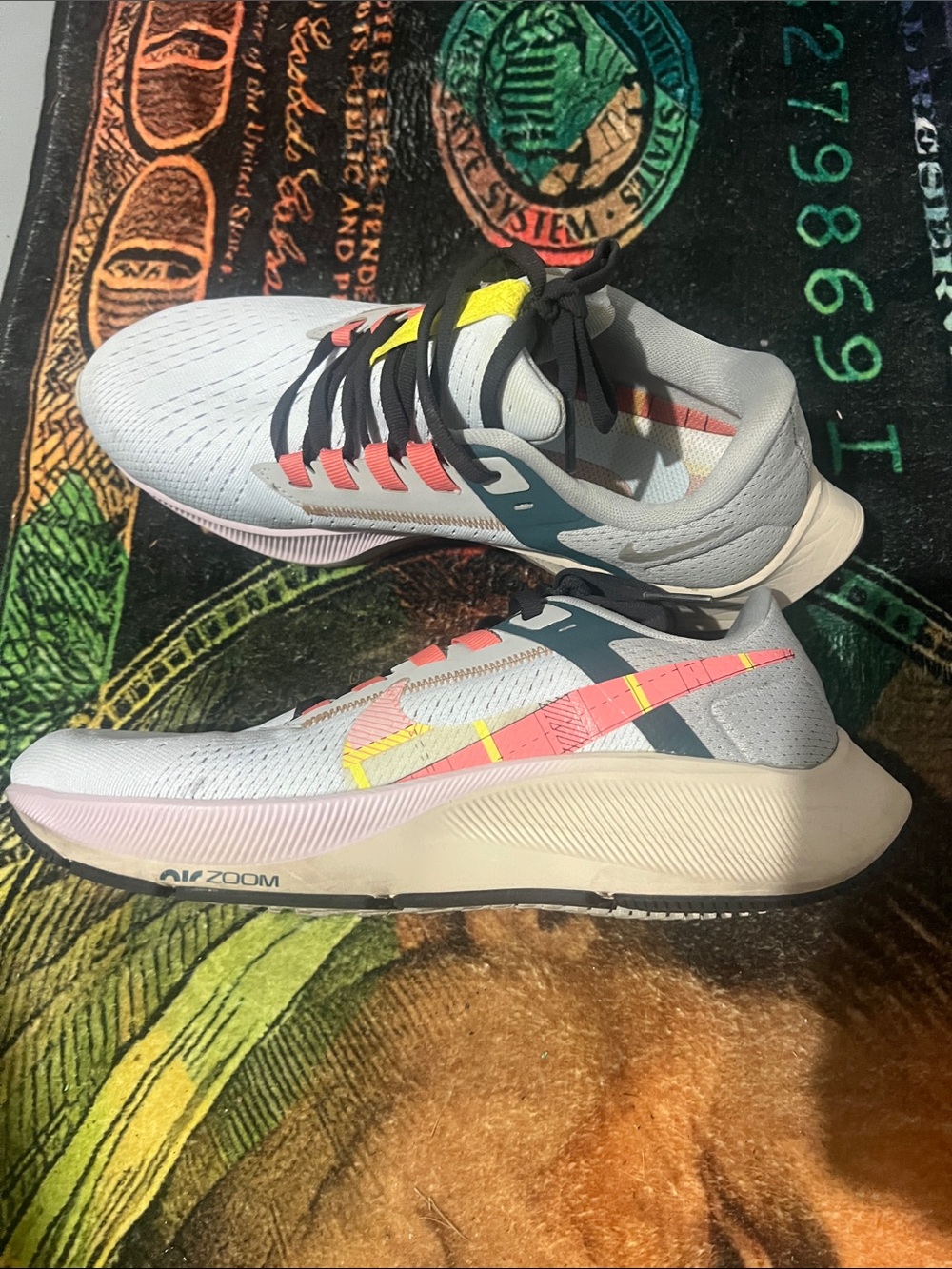 Nike Pegasus air zoom Women’s Light Gray Pink Yellow Accent running shoes